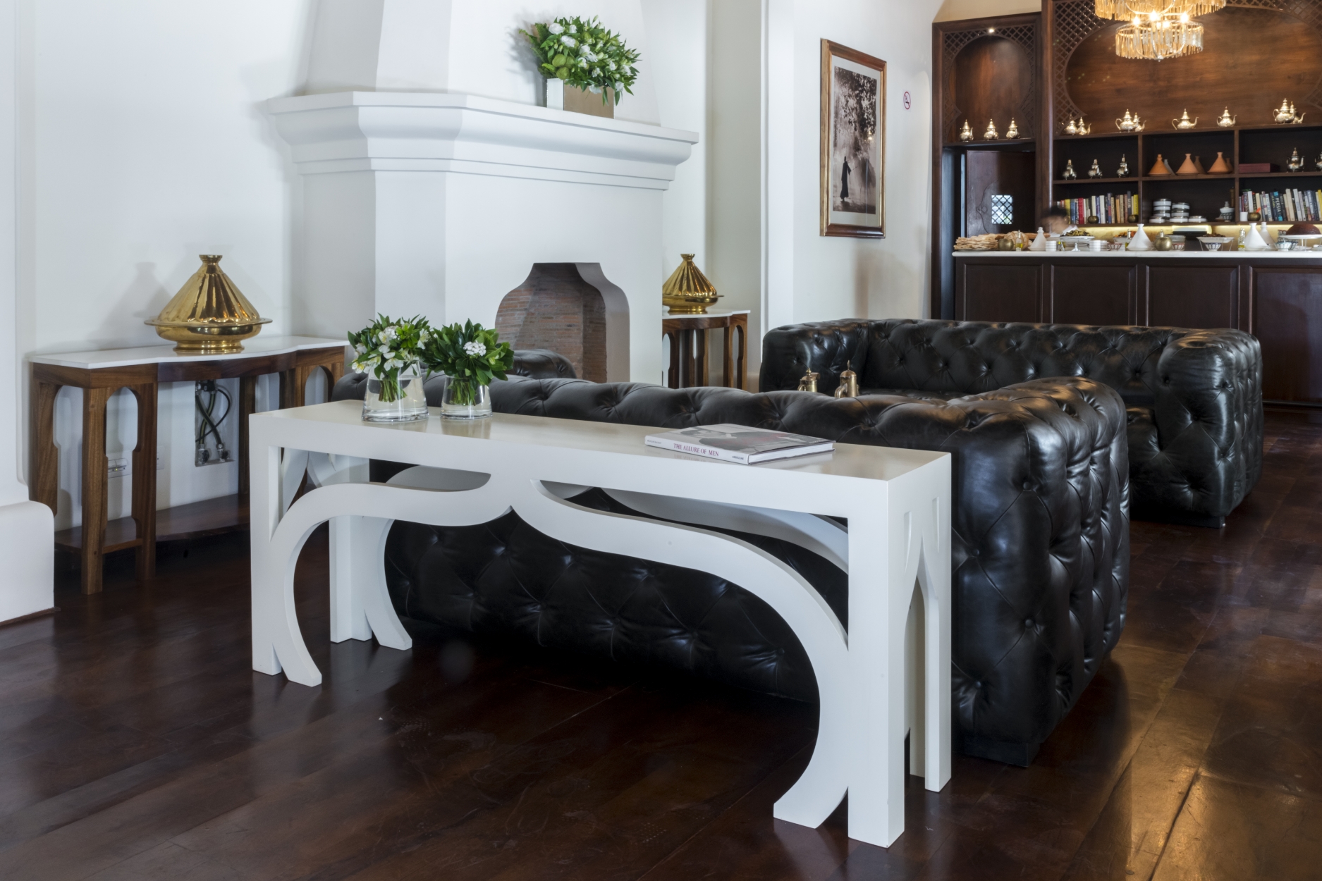 Casablanca Sofa Table_White Lacquer_Install_JCS3488